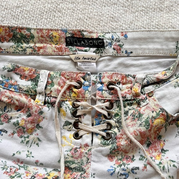 Y2K Floral Billabong Shorts - Picture 3 of 8